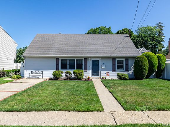 2nd image of 3977 Baylis Road
