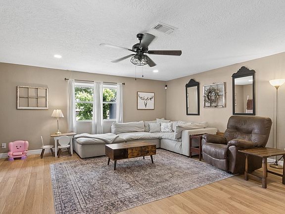 5th image of 8205 Arrowhead Ln