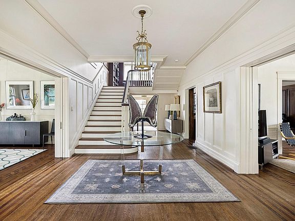 4th image of 8 Courtlandt Pl