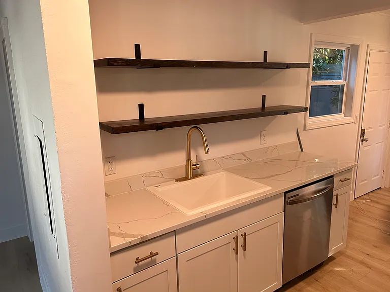 2652 Woodlawn Ave — Photo 3