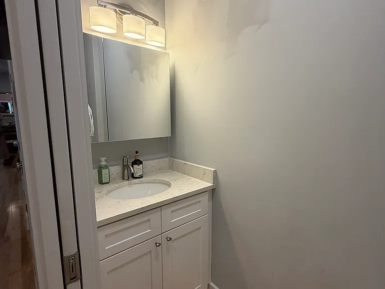 12 Perry St #3 — Photo 8
