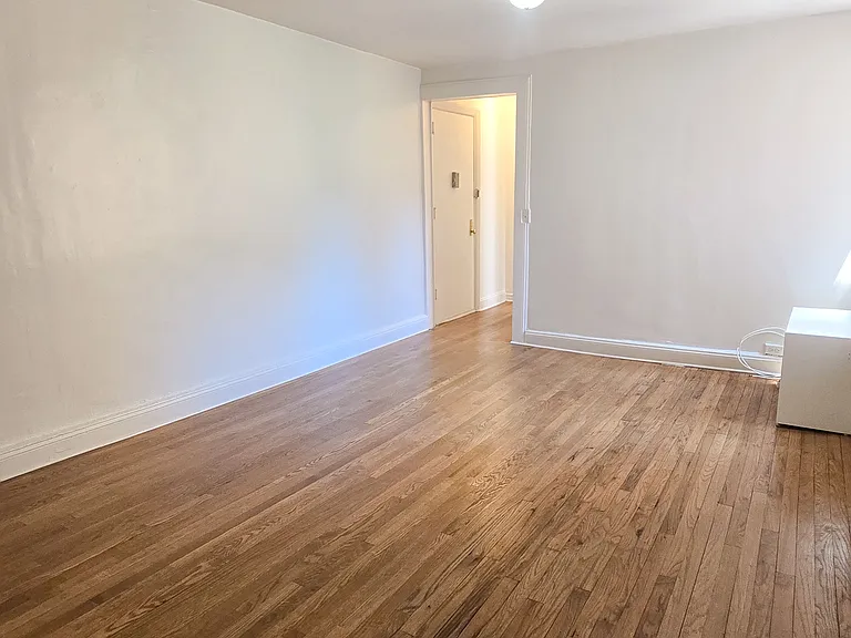 731 Gerard Ave #4F — Photo 3