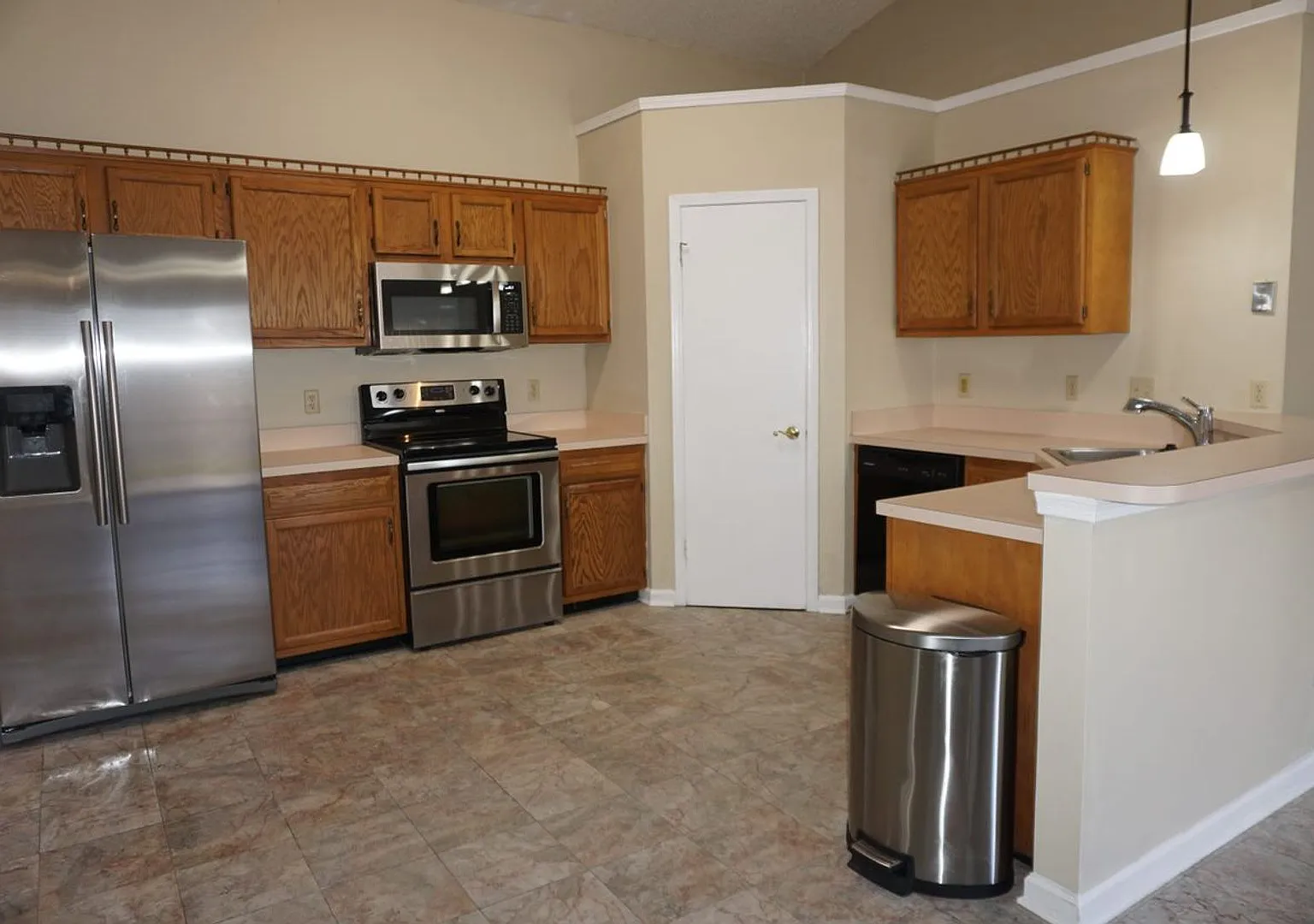 3 Bedroom 2 bathroom House on the Southside of Jacksonville. No additional fees. — Photo 4