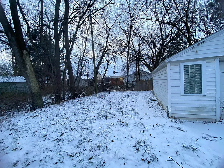 19367 Plainview Ave — Photo 3
