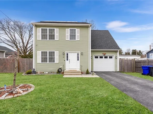 32 Hudson St, Pawtucket, RI 02861