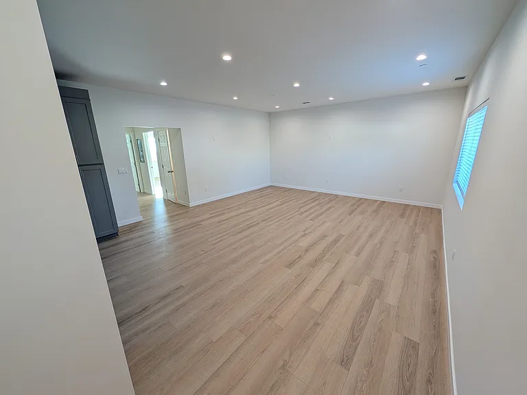 10867 Nettleton St — Photo 10