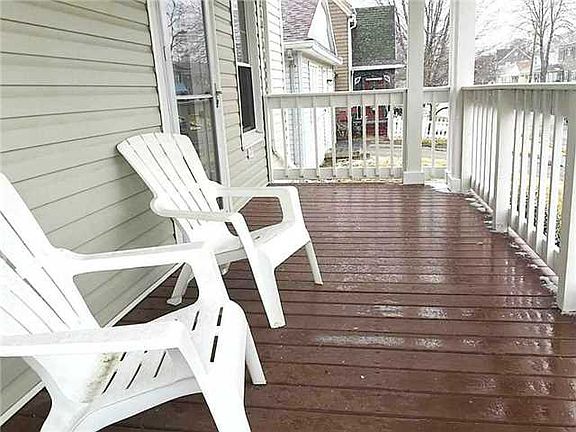 4th image of 4045 Kingsbury Ave