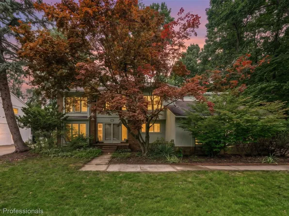 7500 Watford Dr, West Bloomfield, MI 48322