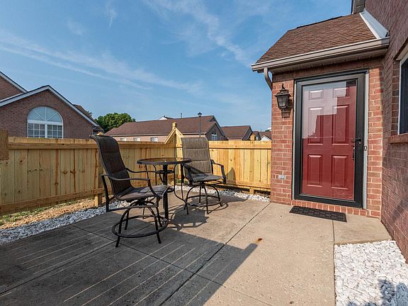4th image of 4979 Meadow Run Dr