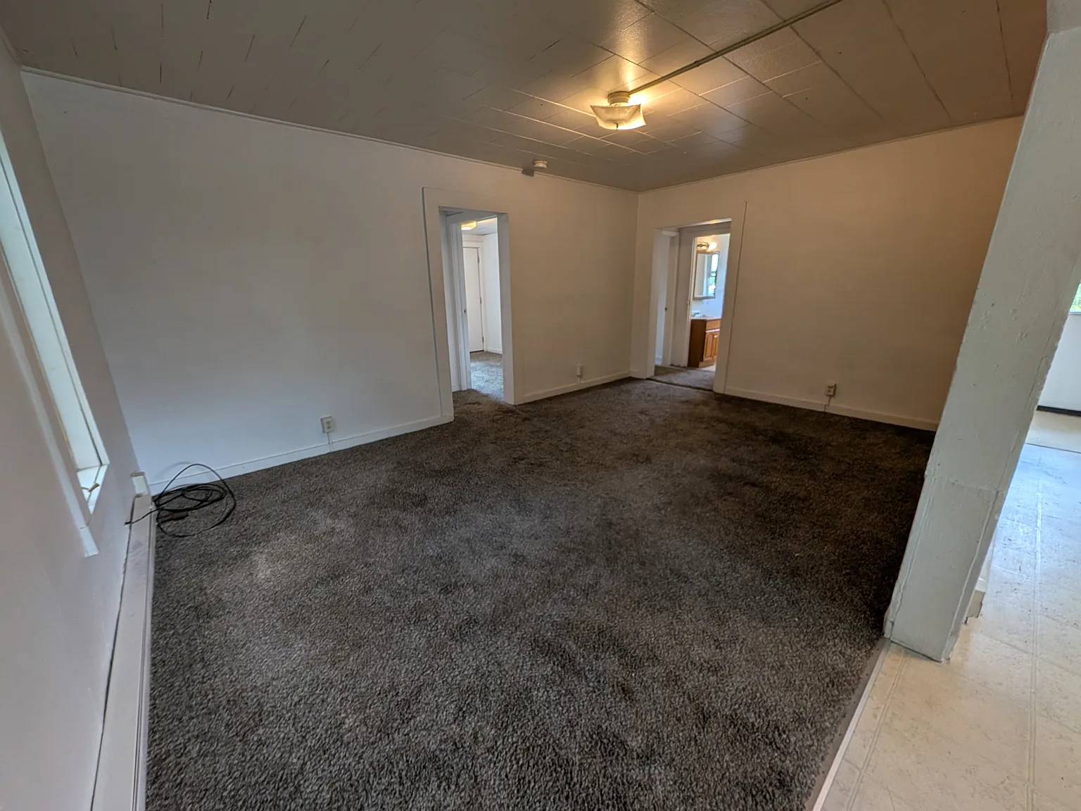 3 bed, 864 sqft, $1,300 — Photo 3