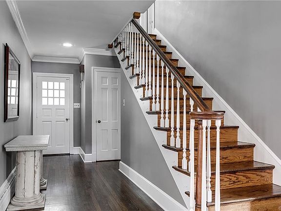 4th image of 306 Saint Davids Ln