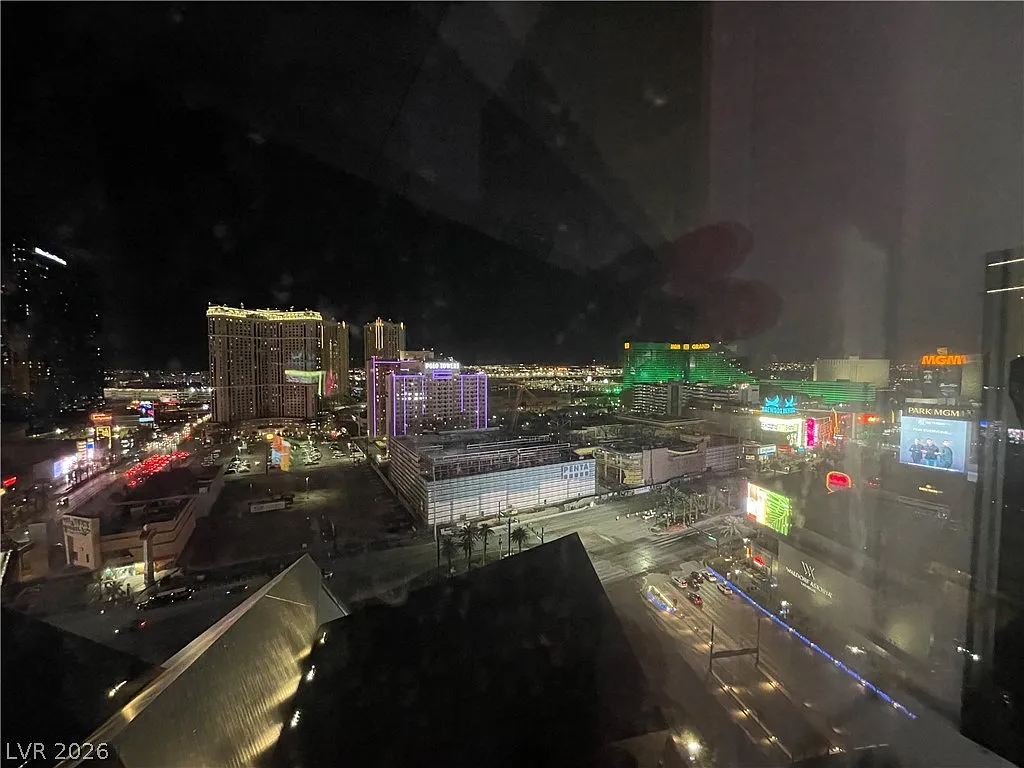 1 bed, 549 sqft, $2,100 — Photo 3
