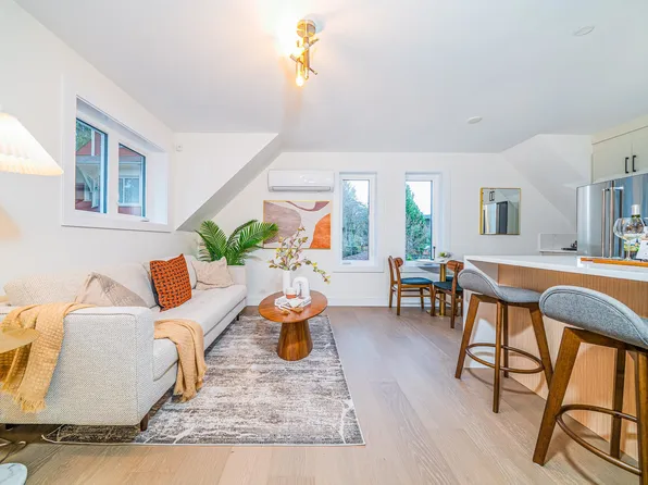 1926 William St, Vancouver, BC V5L 2P5