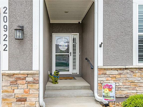 4th image of 20922 W 190th Ter