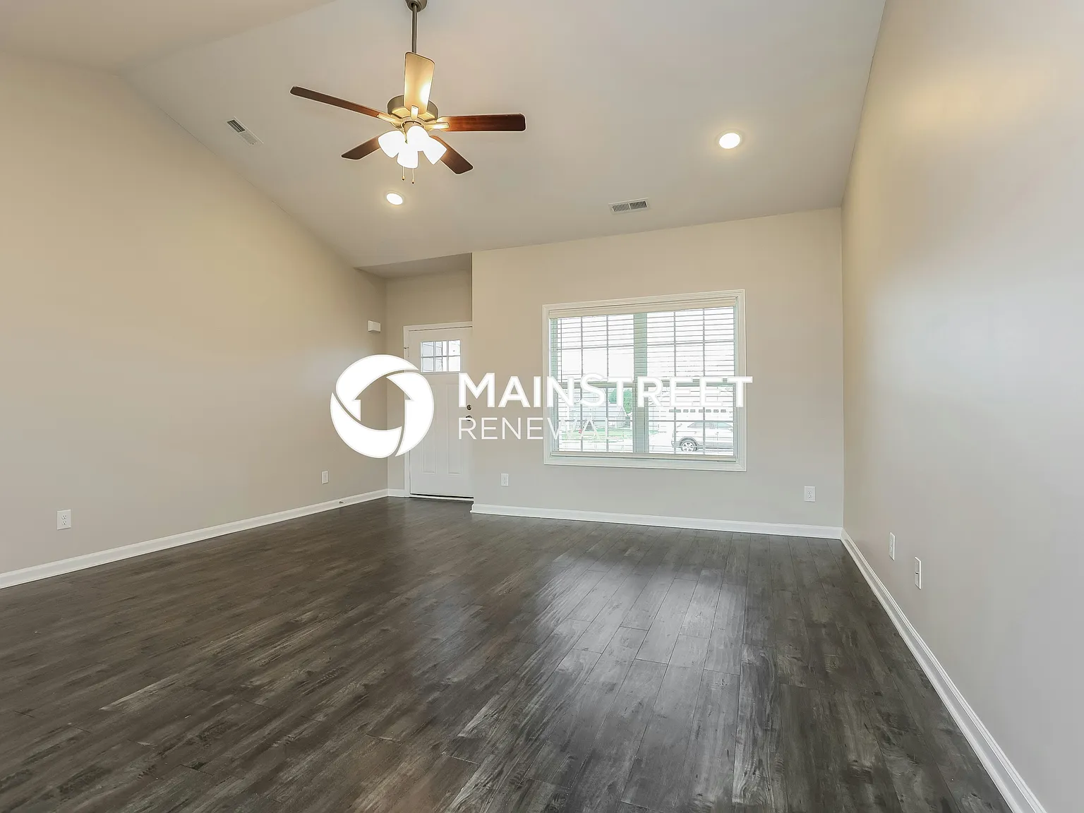 726 Mitscher Dr — Photo 4