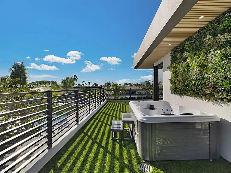 641 Flamingo Dr — Photo 32