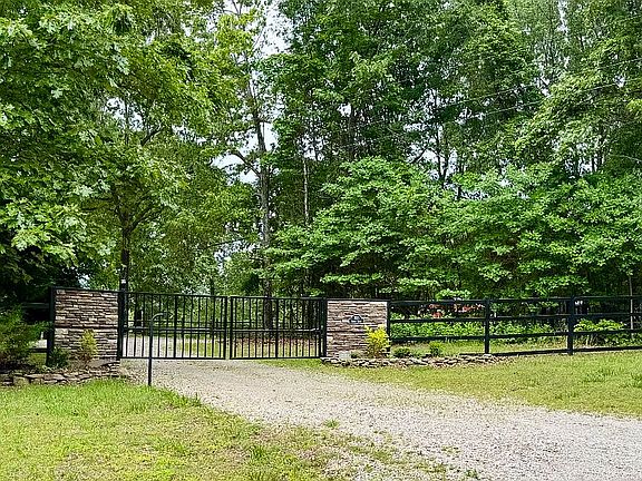 5th image of 700 Foster Dr