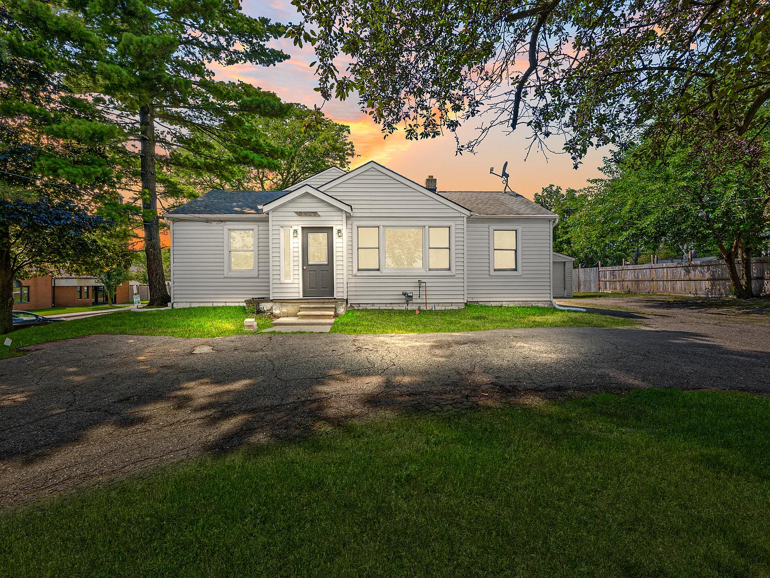 3 bed, 2078 sqft, $2,800 — Photo 2