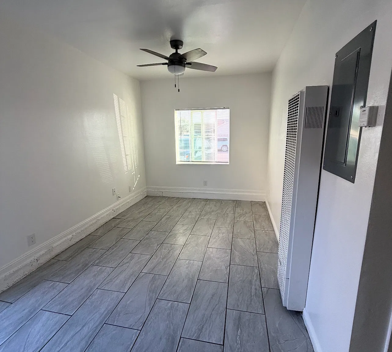 1050 N Stokes Ave — Photo 3