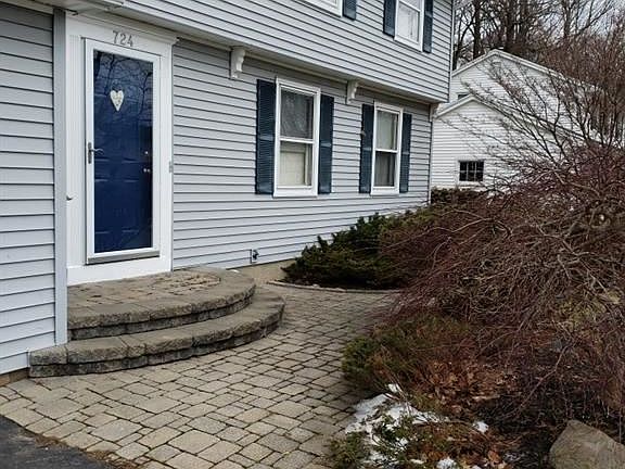 2nd image of 724 Close Cir