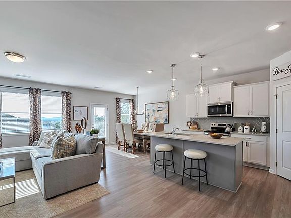 5th image of 104 Windmill Ct