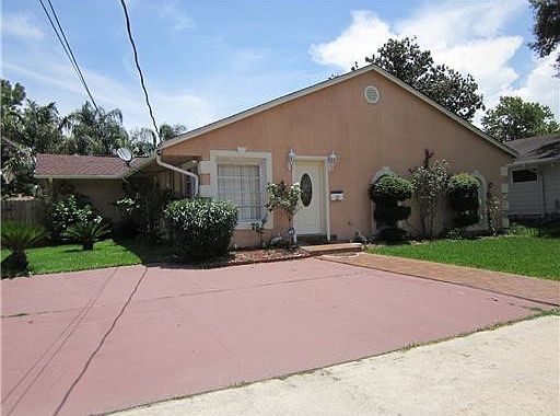 Large Driveway for off-street parking