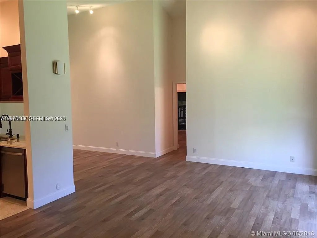 4 bed, 2.0 bath, 1485 sqft, $3,300 — Photo 4