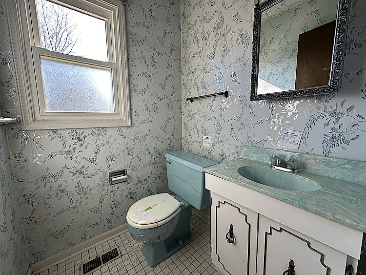 2nd image of 713 Old Post Rd