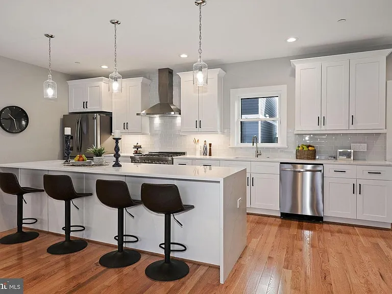 1909 Capitol Ave NE #1 — Photo 3