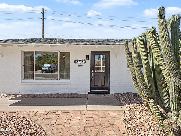 8725 E Coronado Rd — Photo 4