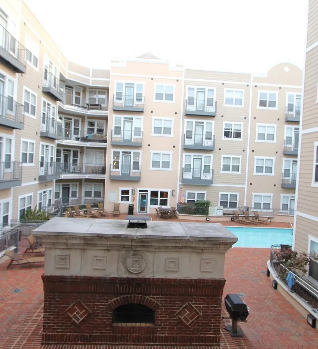 2 bed, 1039 sqft, $2,600 — Photo 3