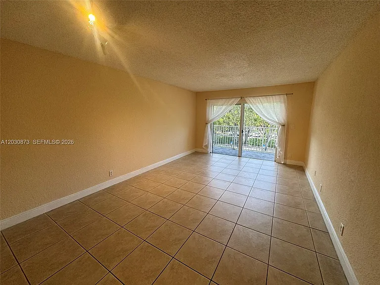 5201 Geneva Way #308 — Photo 5