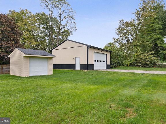4th image of 10021 Pleasant View Dr