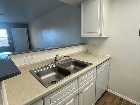 2nd image of 13500 Skyline Dr #I221