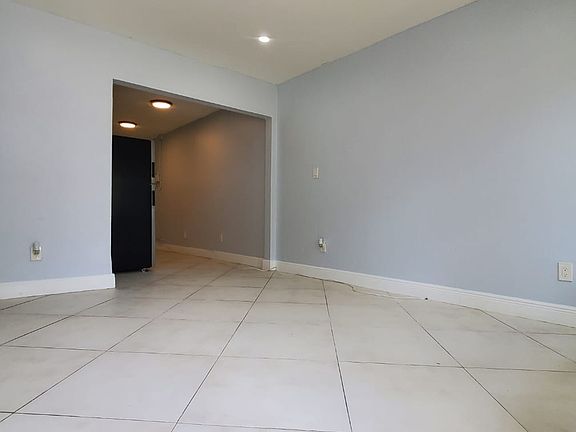4th image of 831 NW 5th Ave APT 3