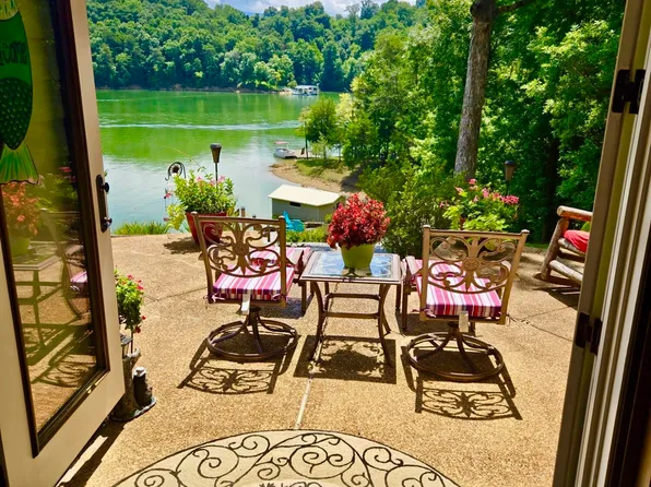 1910 Laramie Trl, Dandridge, TN 37725