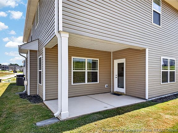4th image of 320 Bishop Ln
