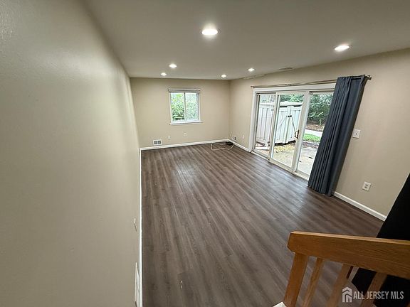 5th image of 1038 Schmidt Ln