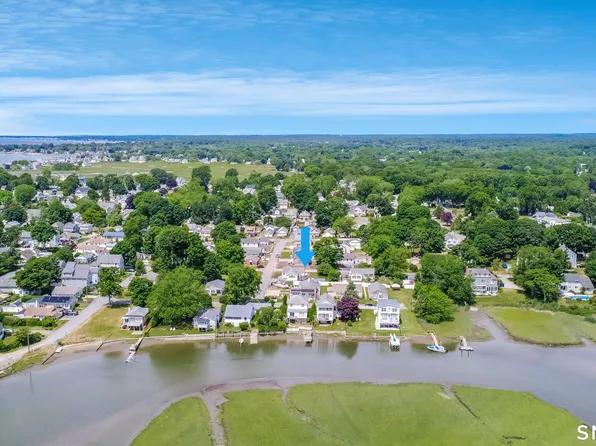 25 River Avenue, Old Saybrook, CT 06475