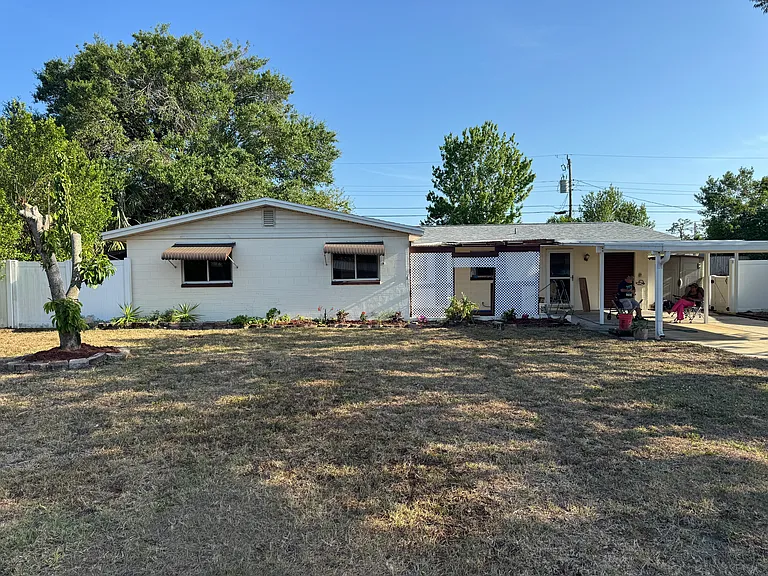 1385 Hardy St — Photo 9