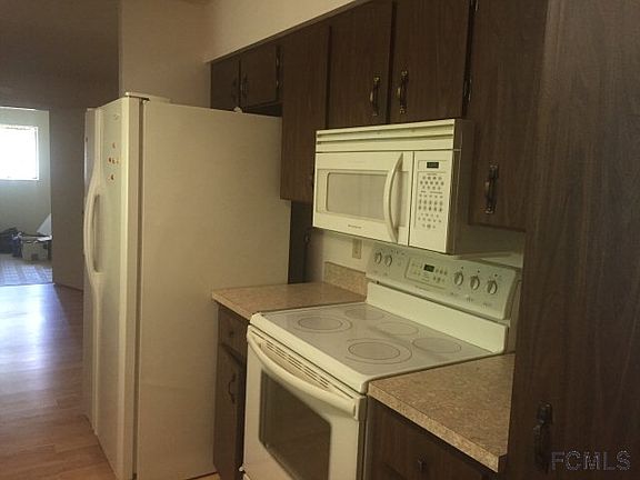 2nd image of 140 Beechwood Ln