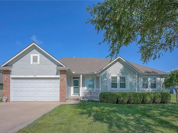 612 Country Ln, Raymore, MO 64083