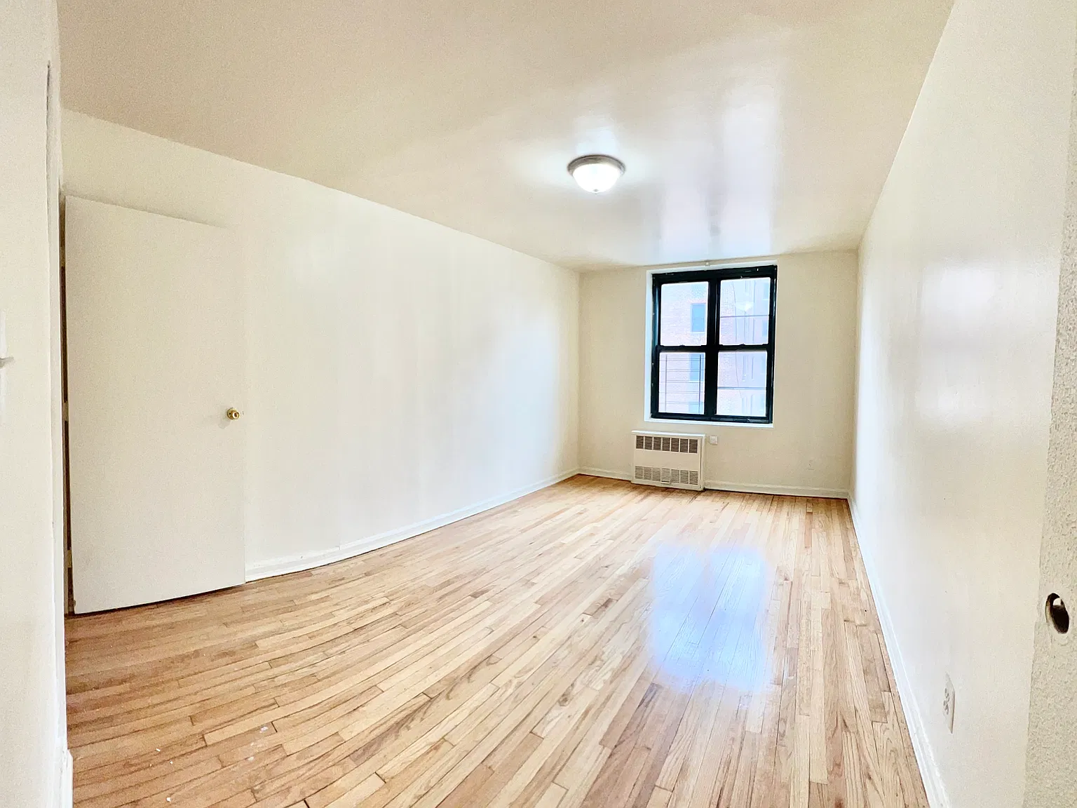 1545 Rhinelander Avenue — Photo 3