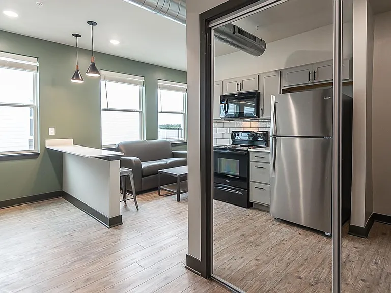 The Bentley Apartments — Photo 37
