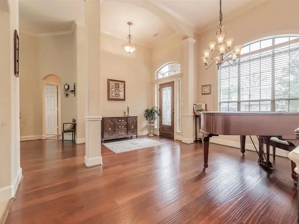 5124 Greenwater Dr, Willis, TX 77318