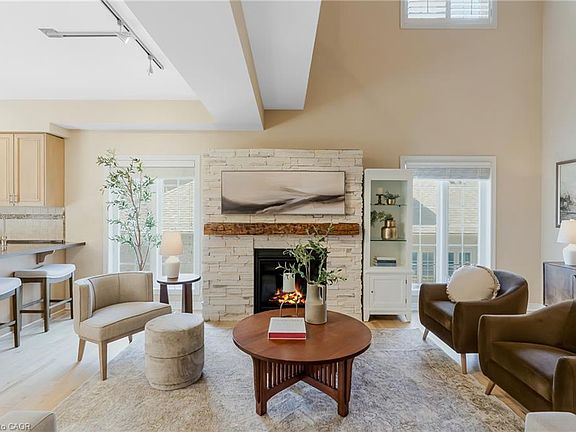 3rd image of 227 Chestnut Hill Cres