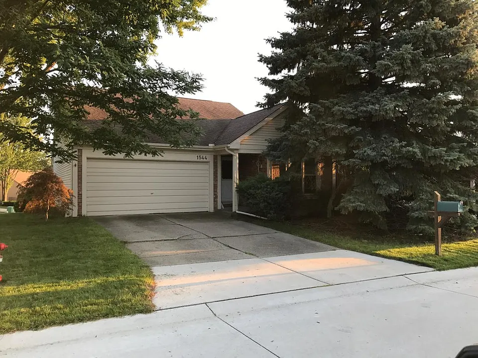 1544 Colony Dr