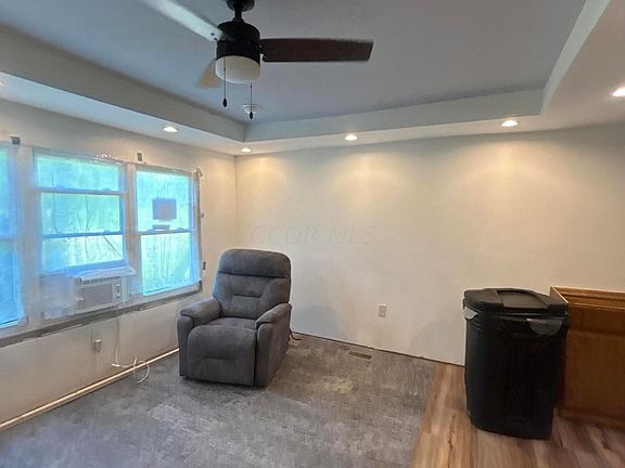 3rd image of 1021 Oak Grove Ave