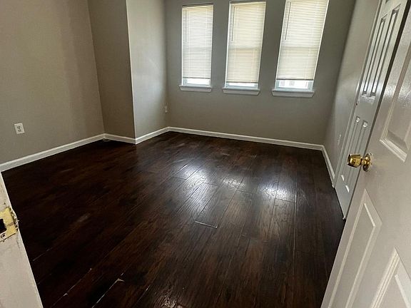 4th image of 1644 S Lindenwood St
