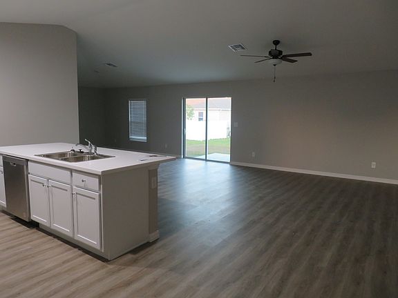 5th image of 2605 NE 6th Place Cpe